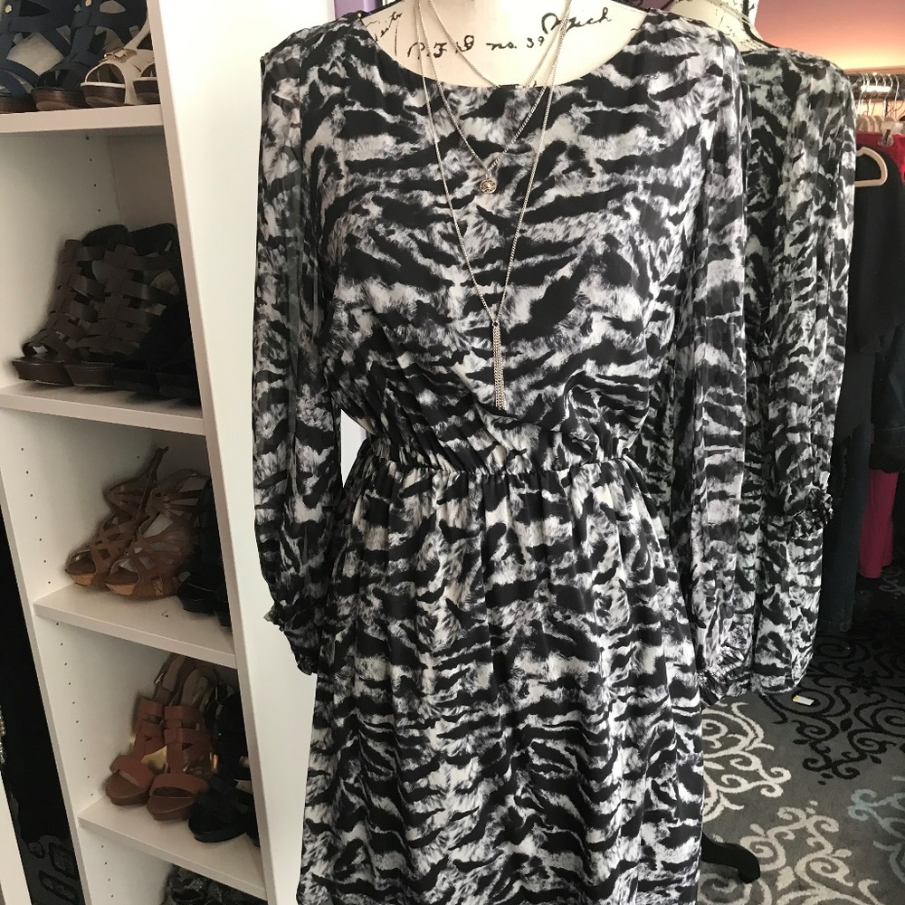 TRENDING! Alice + Olivia Silk Animal Print Dress